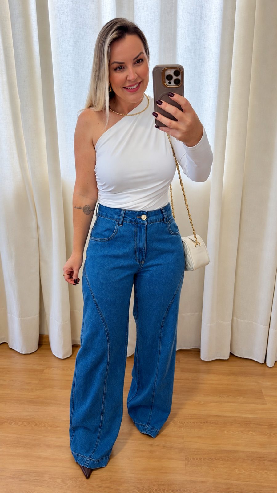 Calça Wide Leg Jeans c/ detalhe na perna